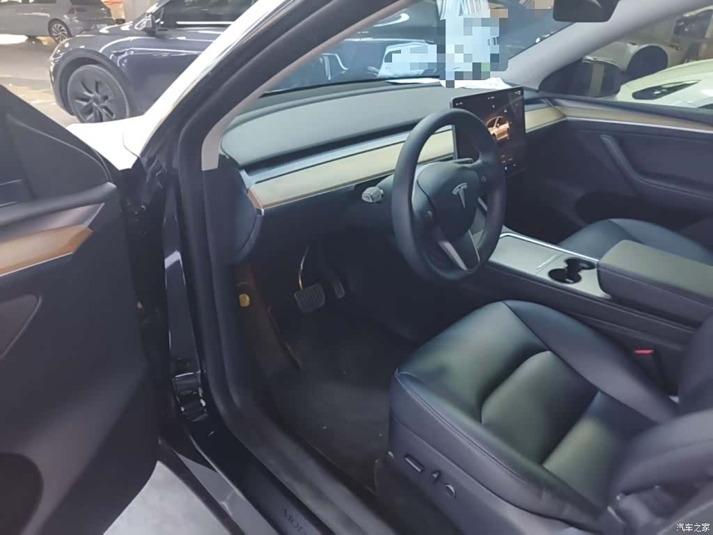 Tesla Model Y, 2023 16