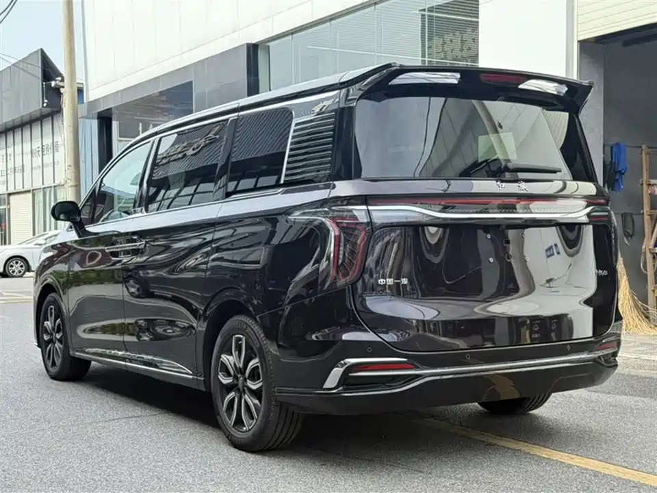Hongqi HQ9