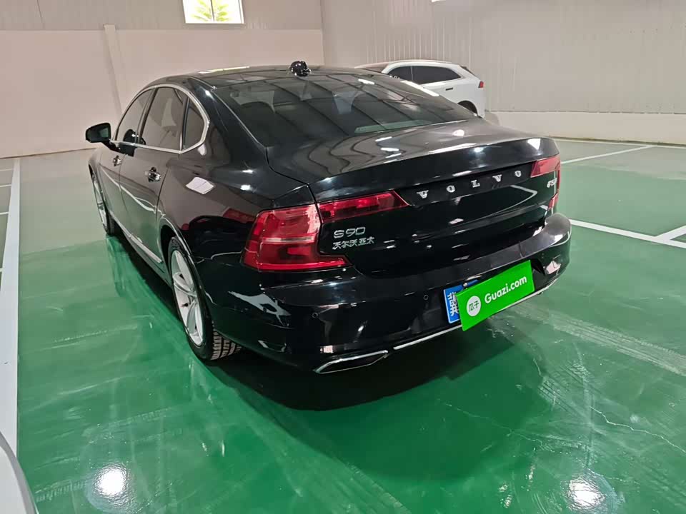 Volvo S90