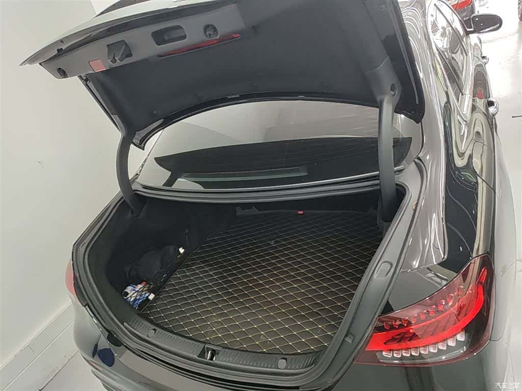Mercedes-Benz E-Class, 2021 19
