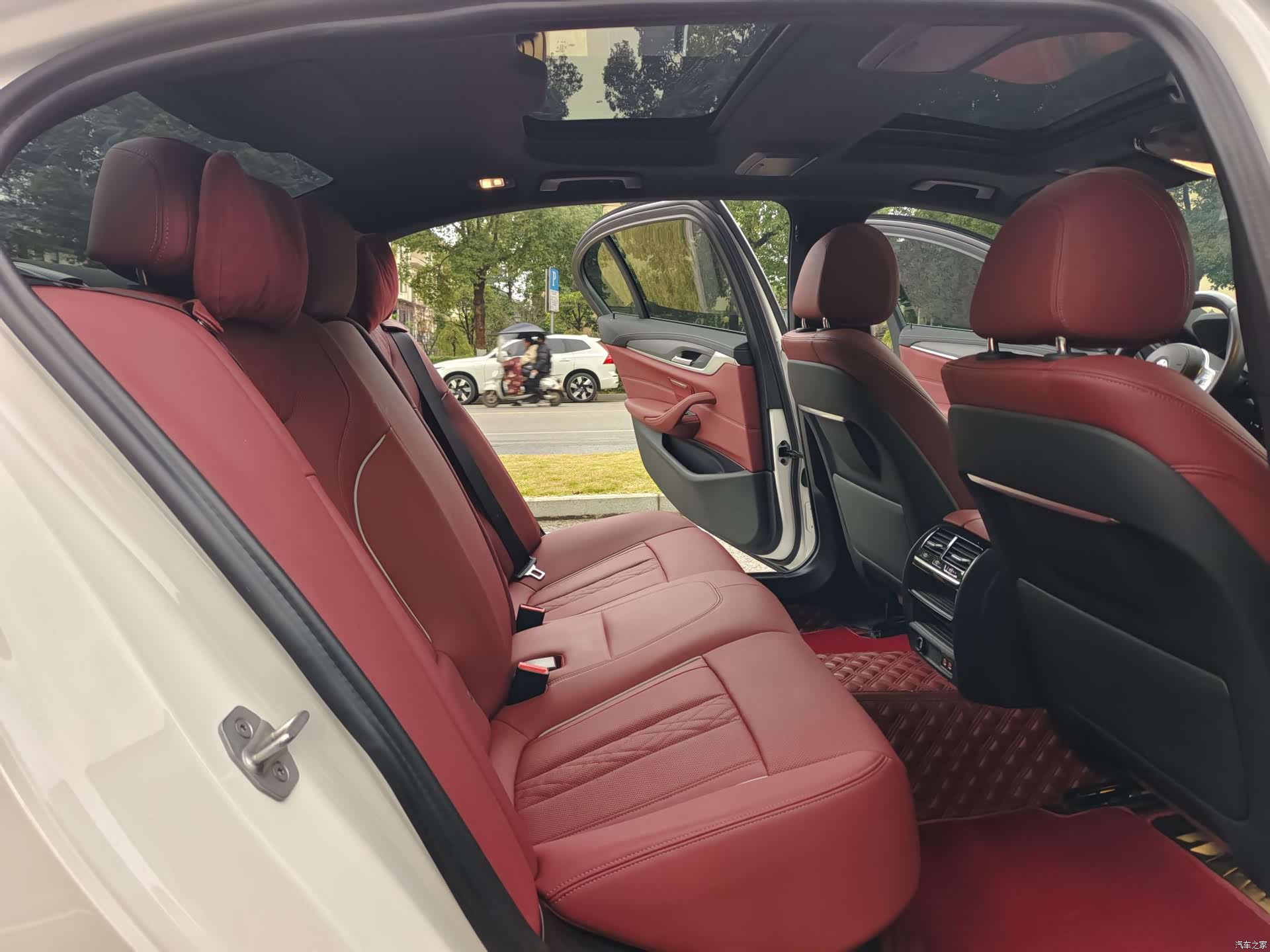 BMW 5 Series, 2024 21