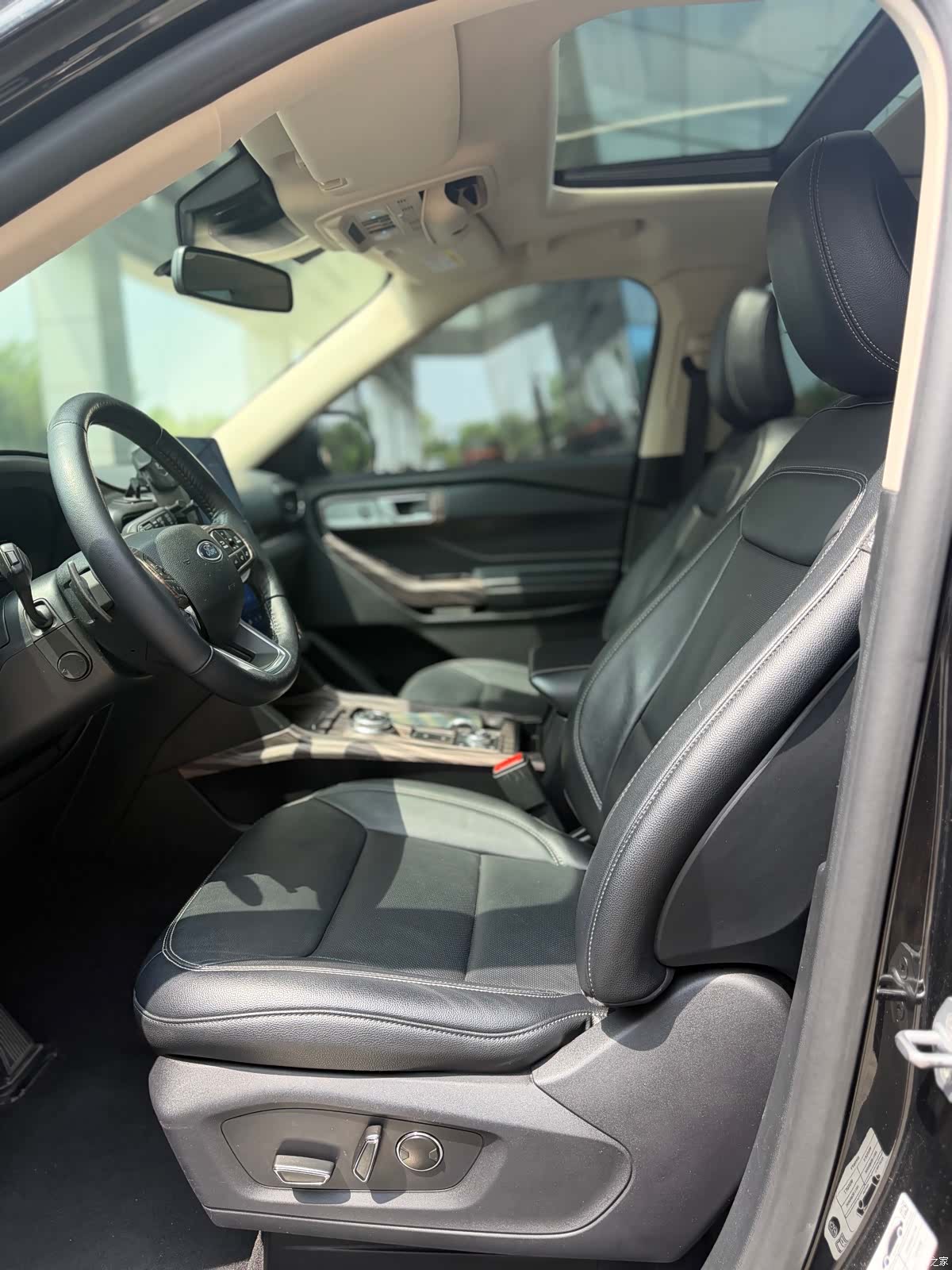 Ford Explorer, 2021 12