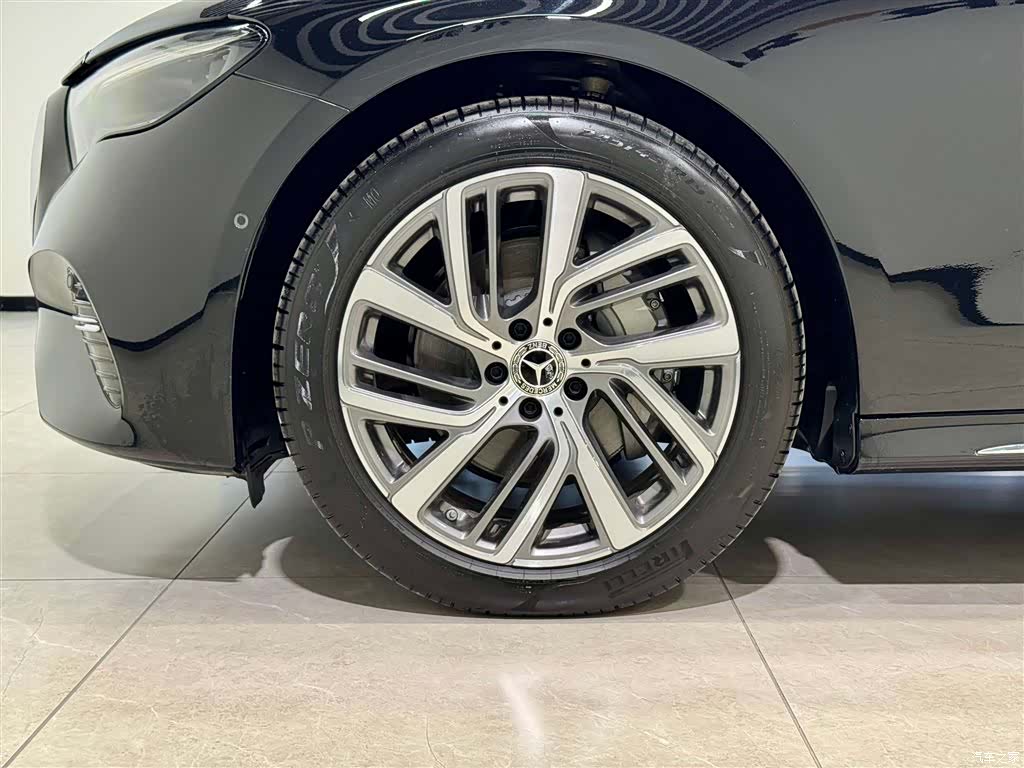 Mercedes-Benz E-Class, 2024 10
