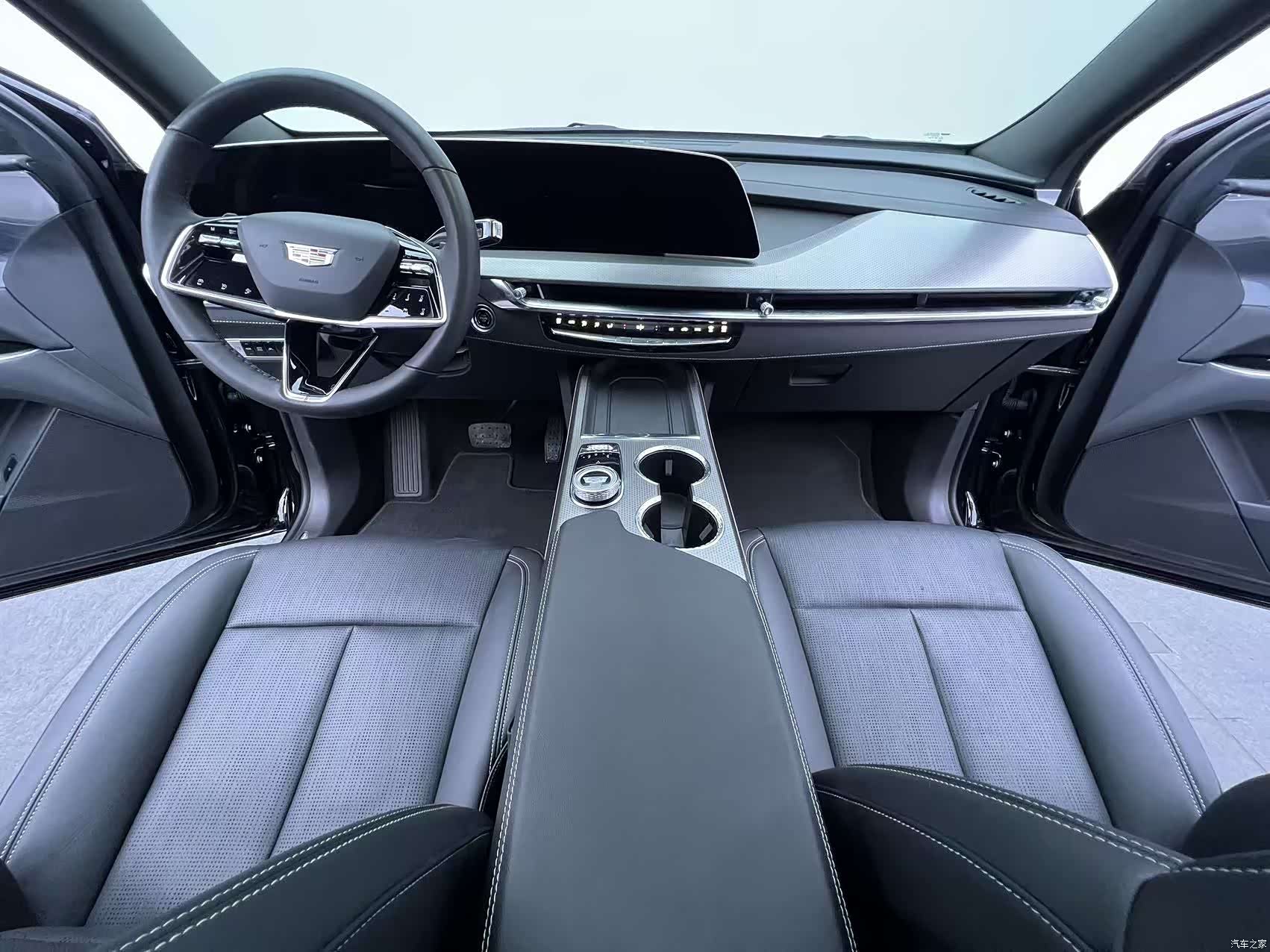 Cadillac XT5, 2025 9