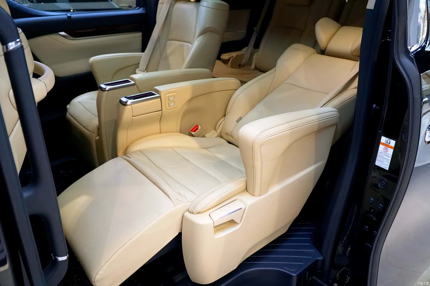 Toyota Alphard, 2016 10