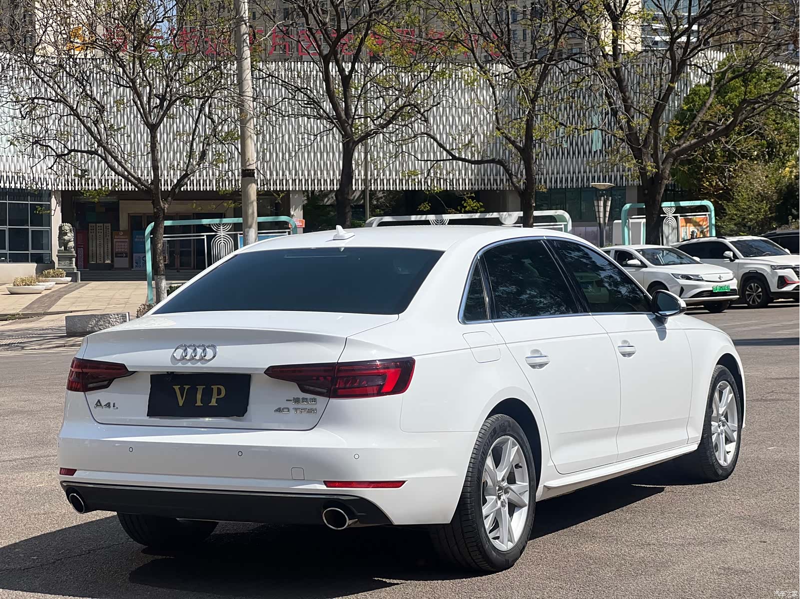Audi A4L, 2018 9