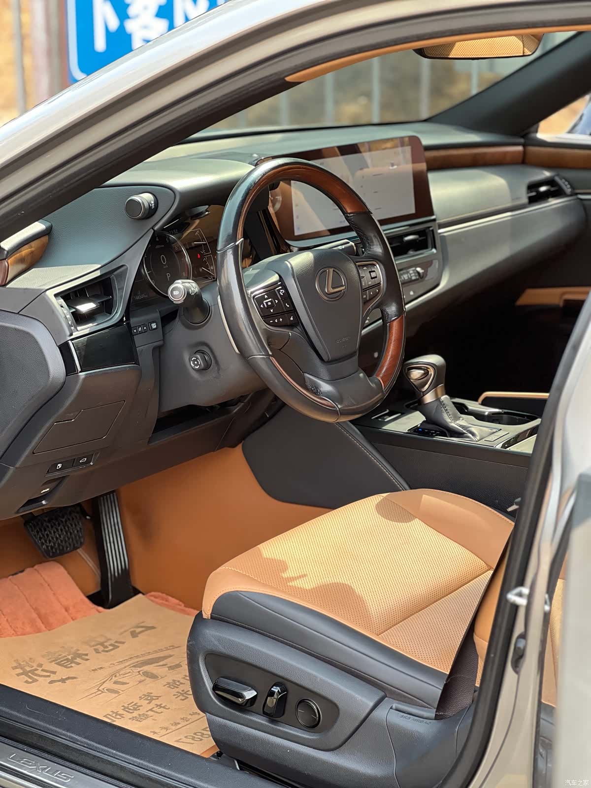 Lexus ES, 2023 11