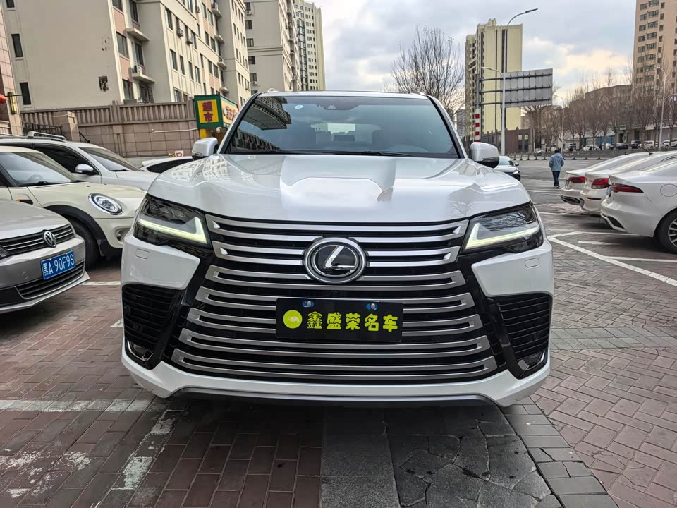 Lexus LX