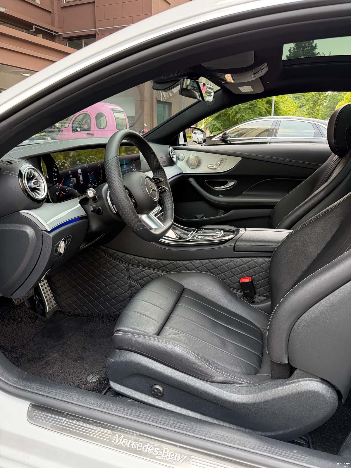 Mercedes-Benz E-Class, 2023 3
