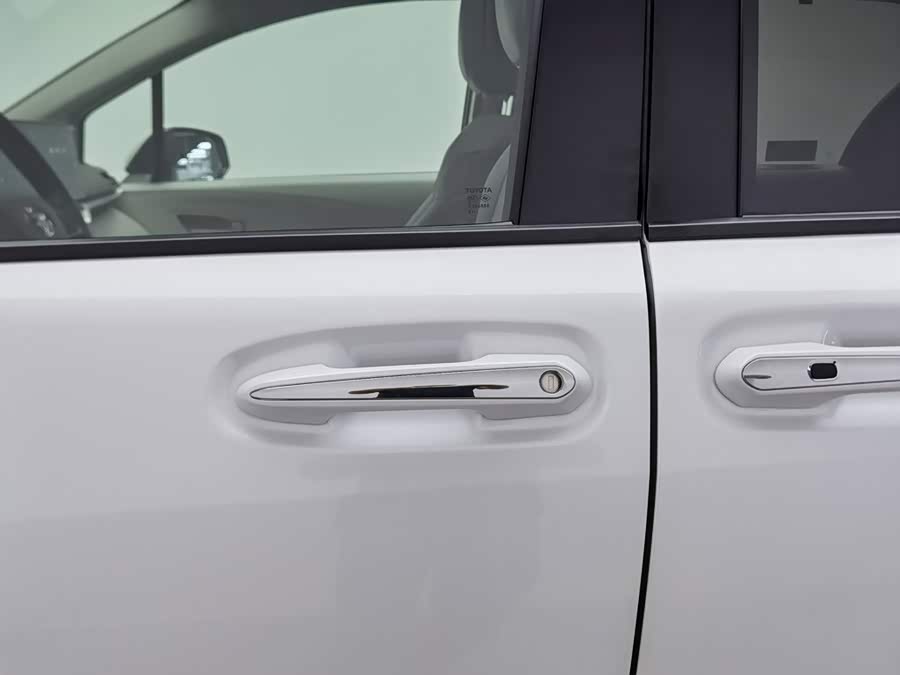 Toyota Granvia 2024, фото 18