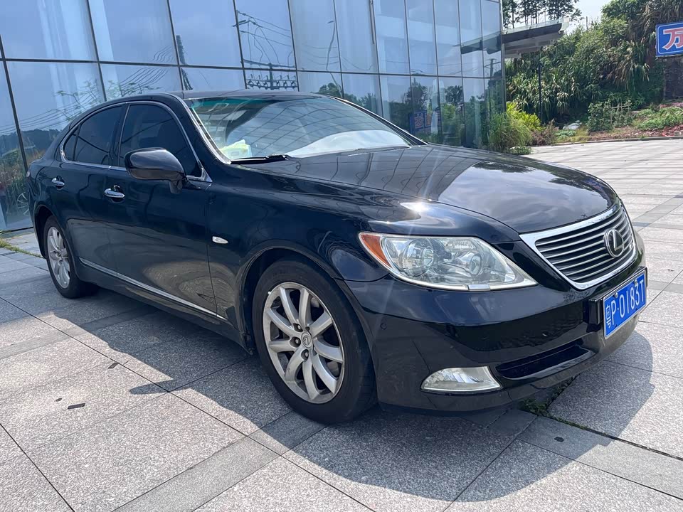 Lexus LS