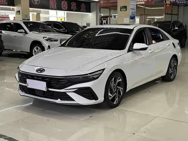 Hyundai Elantra 2023 — купить из Китая под заказ