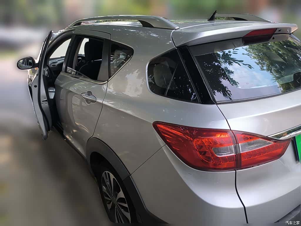 DongFeng AX3, 2016 4