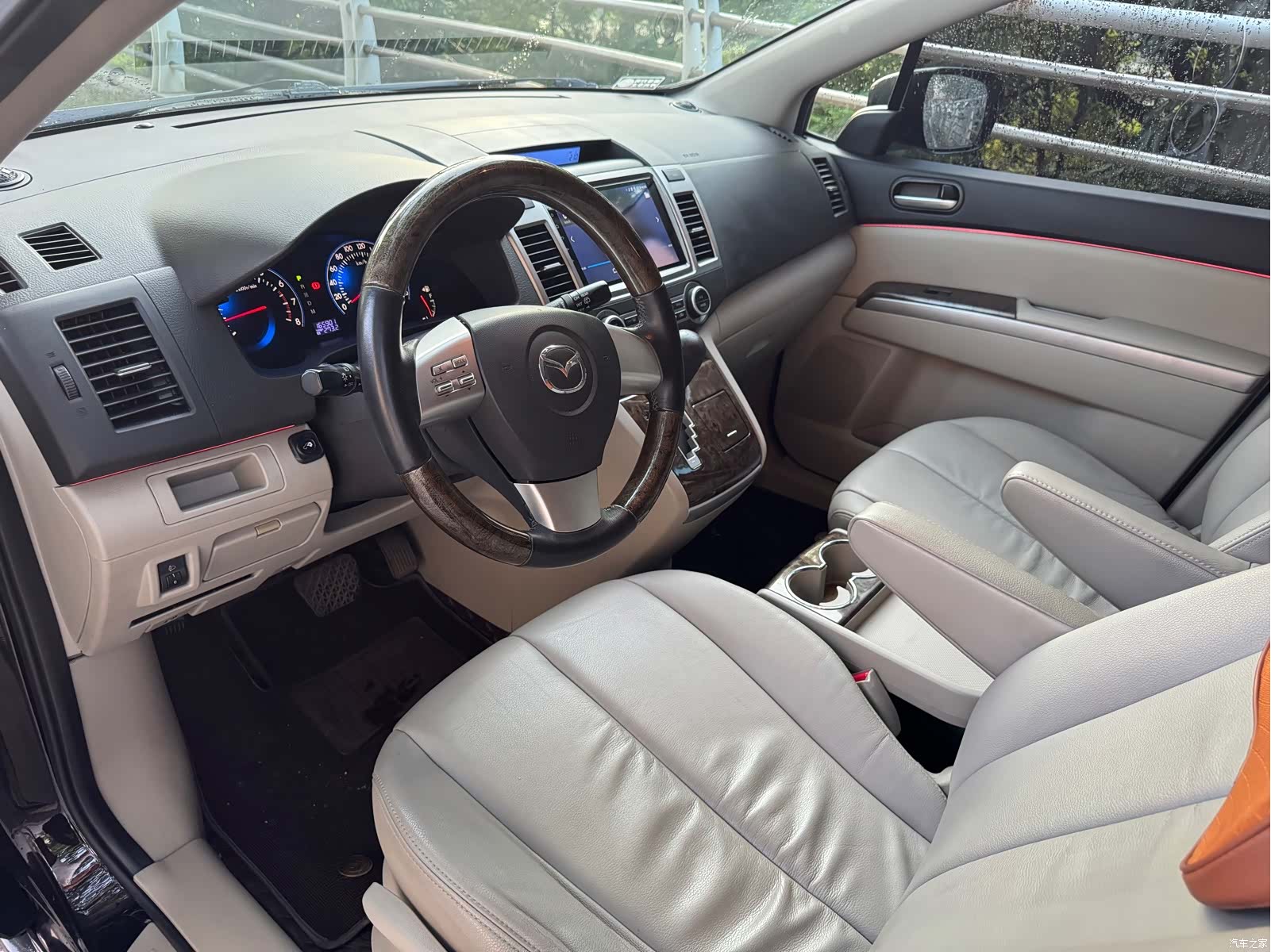 Mazda 8, 2015 все фото