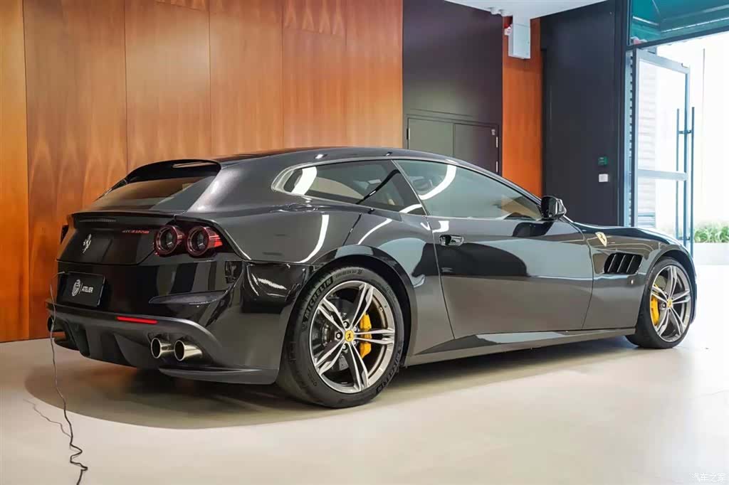 Ferrari GTC4Lus, 2018 все фото