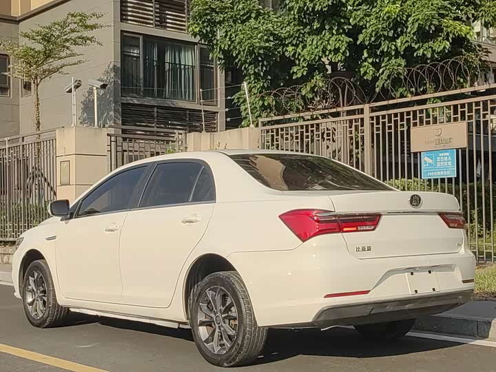 BYD Qin 2019 chu xing ban