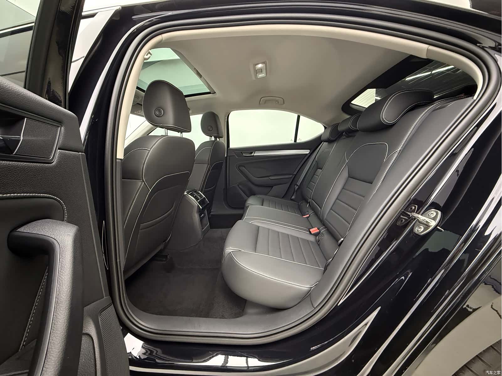 Skoda Superb, 2023 12