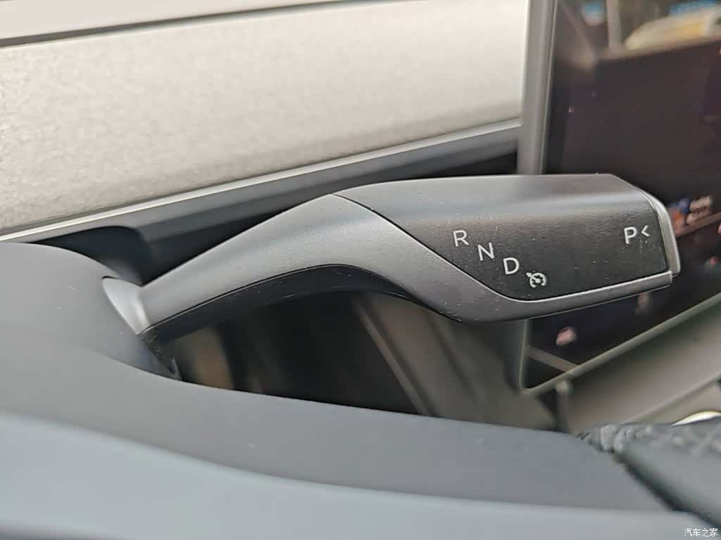 Tesla Model Y, 2024 14
