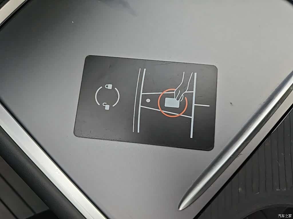 Tesla Model Y, 2024 9