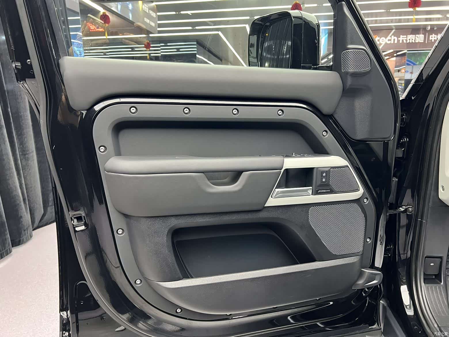 Land Rover Defender, 2024 14