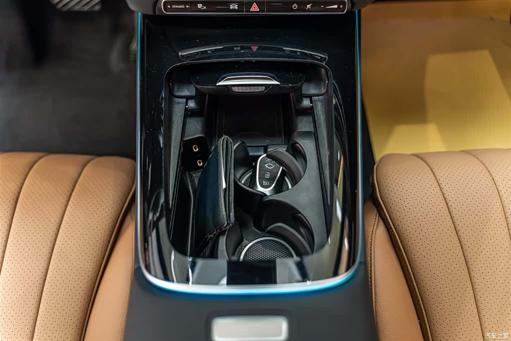Mercedes-Benz E-Class, 2025 18