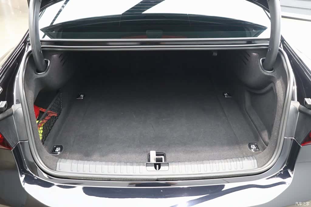 Audi A7L, 2024 28