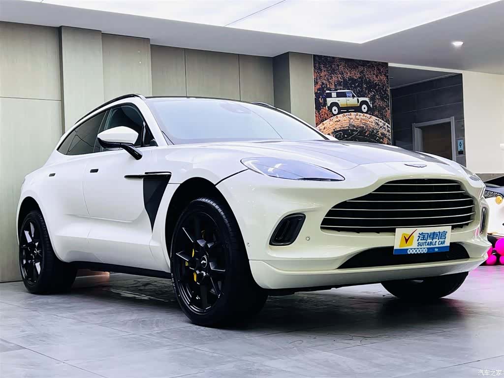 Aston Martin DBX, 2021 3