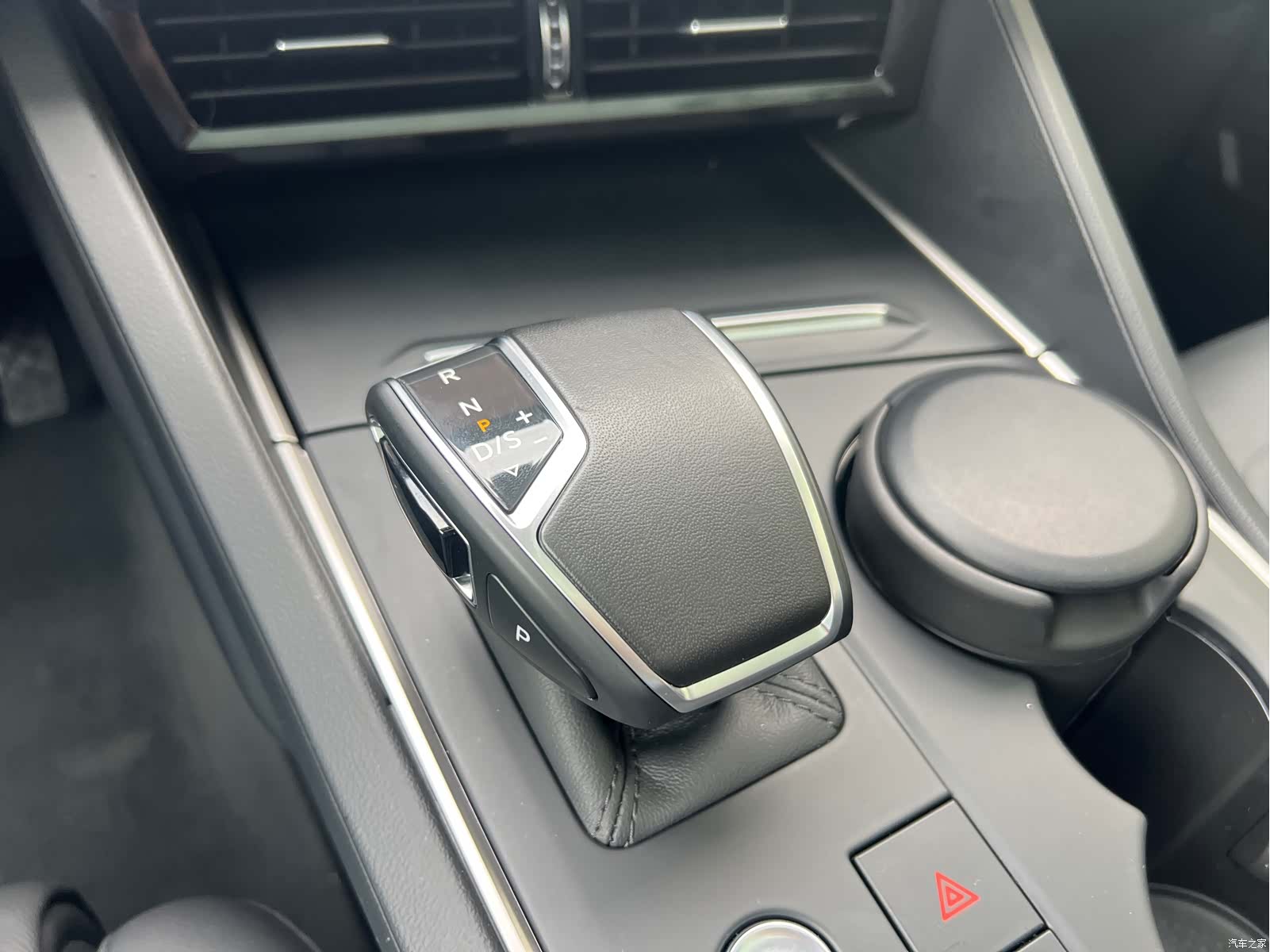 Volkswagen Touareg, 2019 13