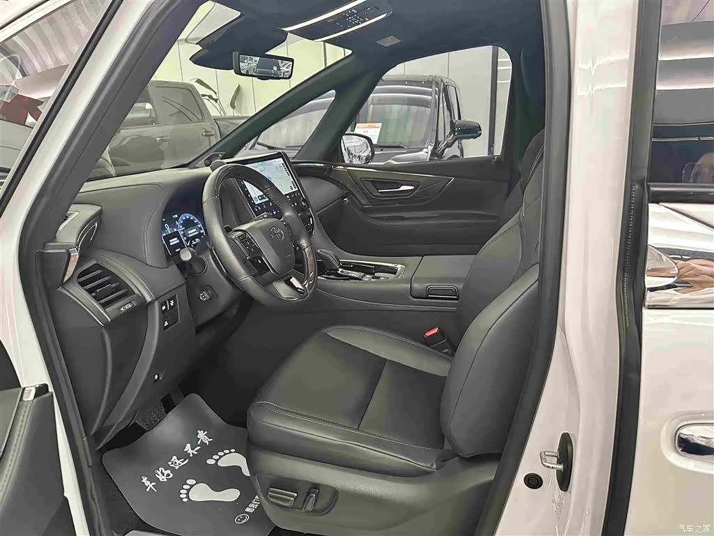 Toyota Alphard, 2024 все фото