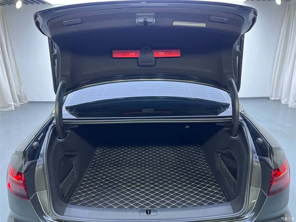 Audi A4L, 2021 23