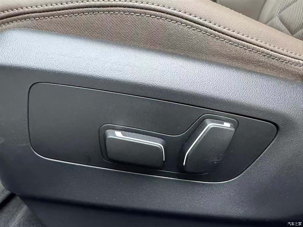 BMW 5 Series, 2025 10