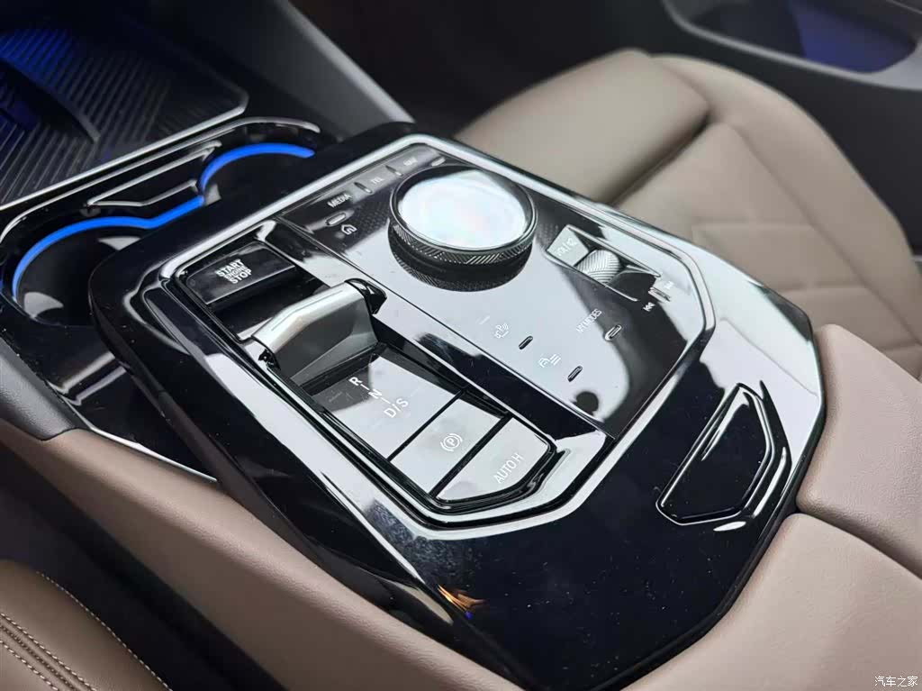 BMW 5 Series, 2025 11