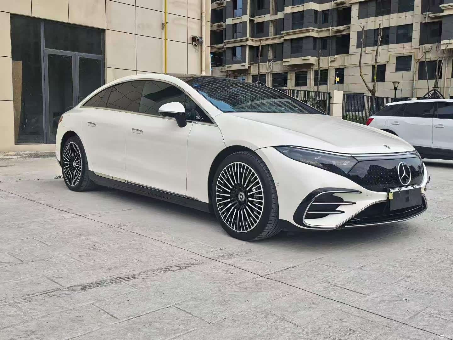 Mercedes-Benz EQS, 2023 3
