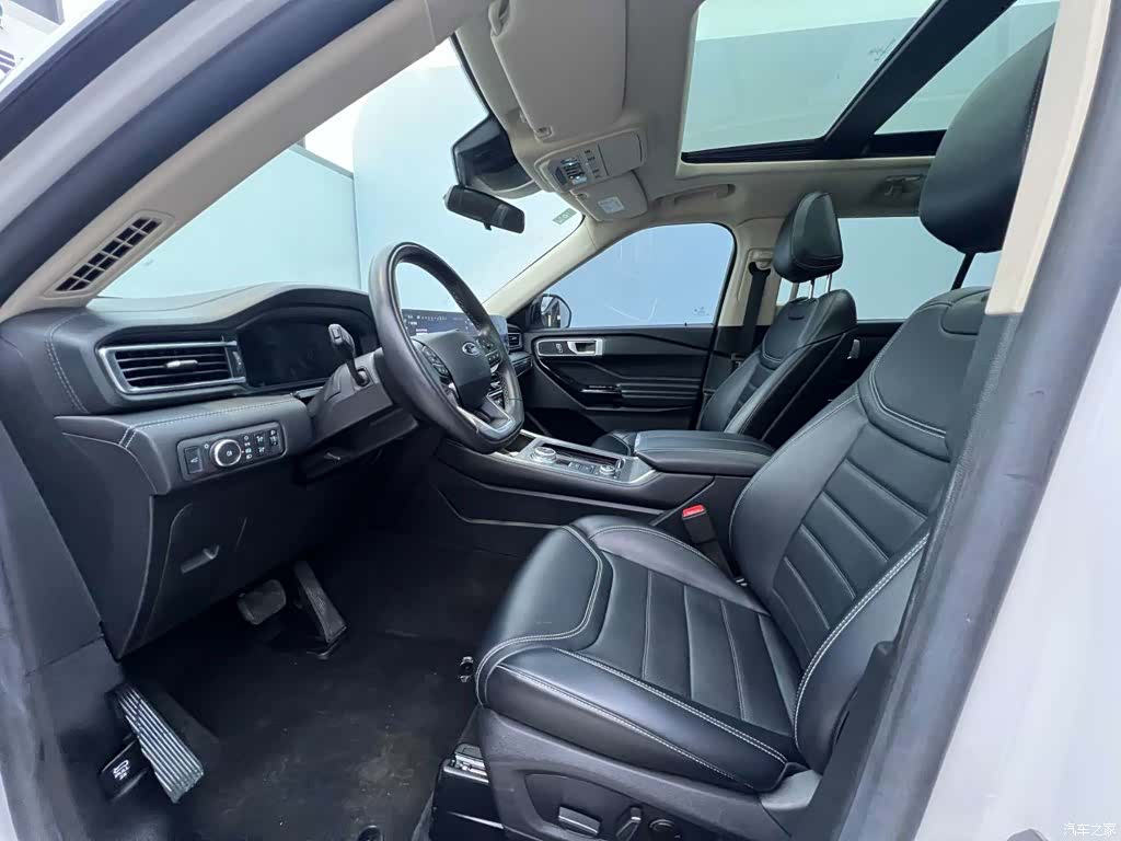 Ford Explorer, 2023 12