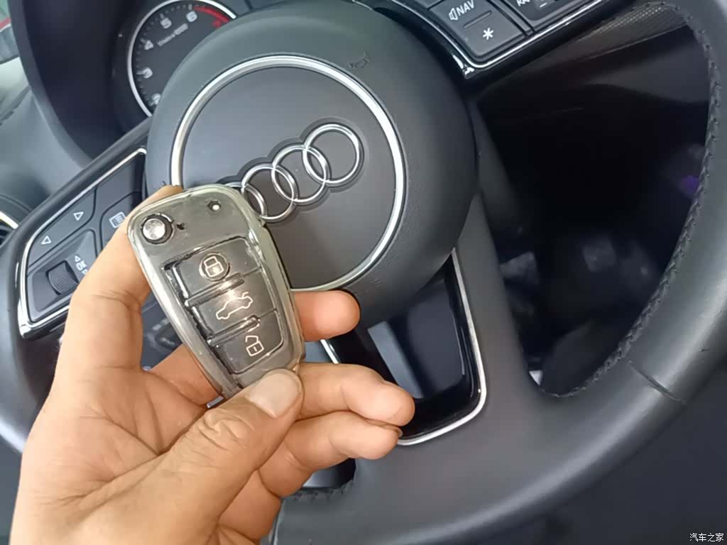 Audi Q2L, 2021 9