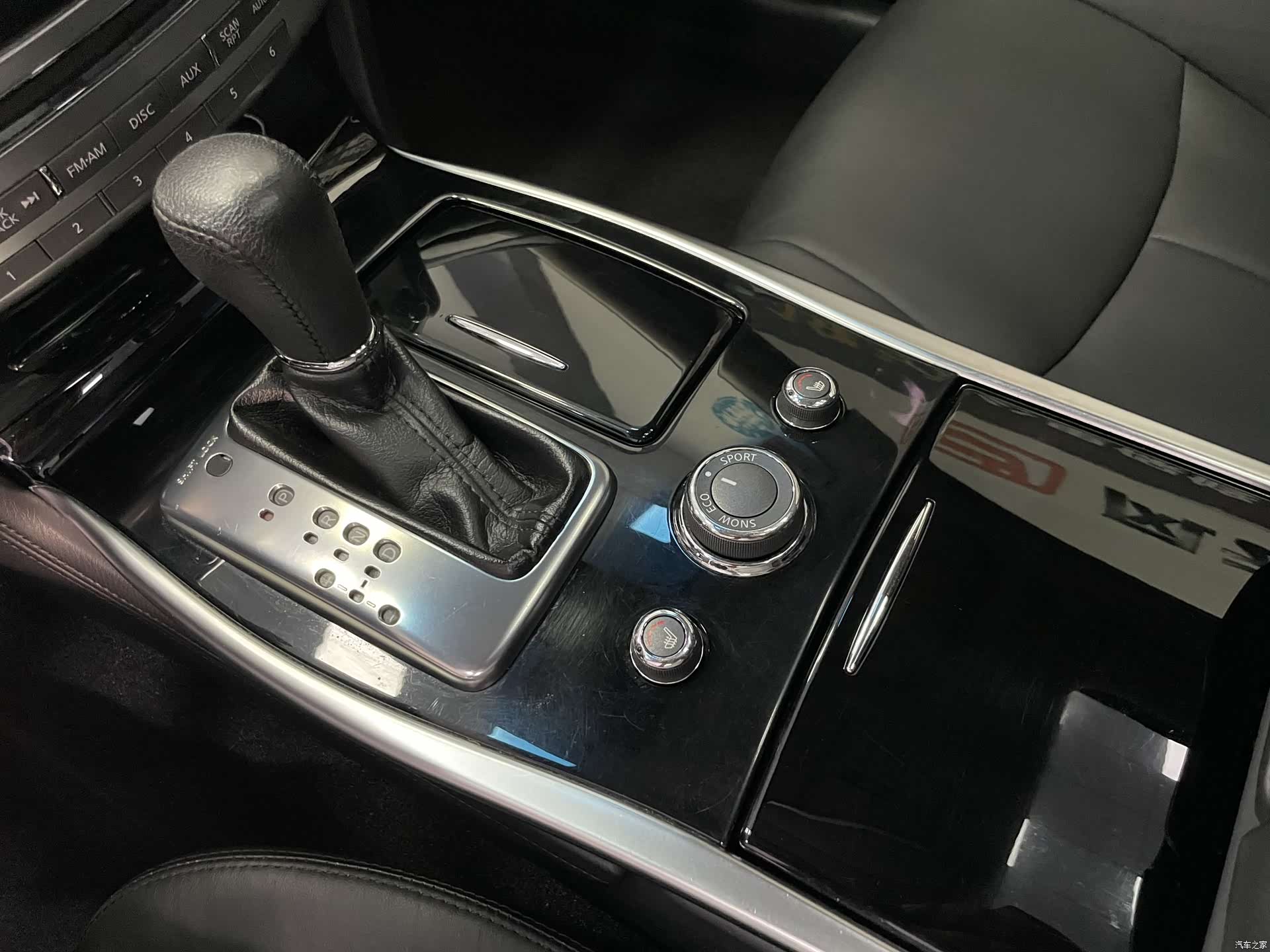 Infiniti Q70, 2017 14