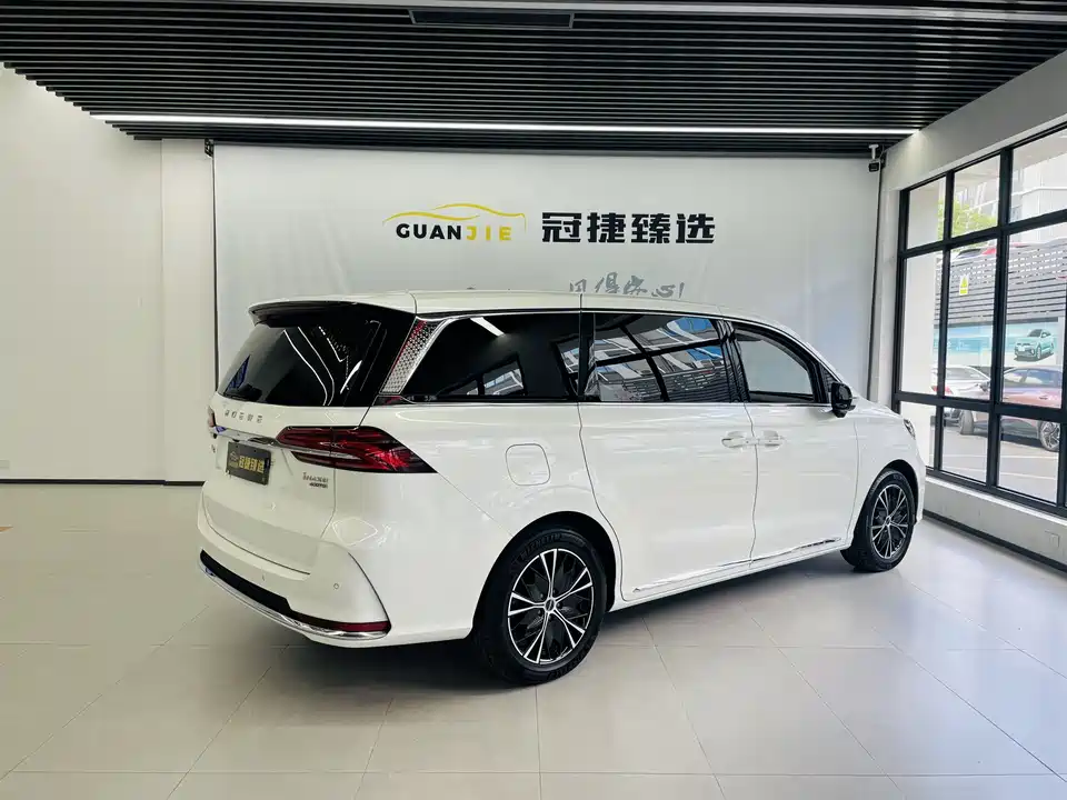 Roewe iMAX8