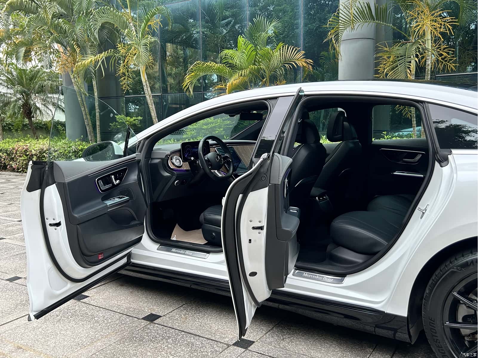 Mercedes-Benz EQE, 2023 17