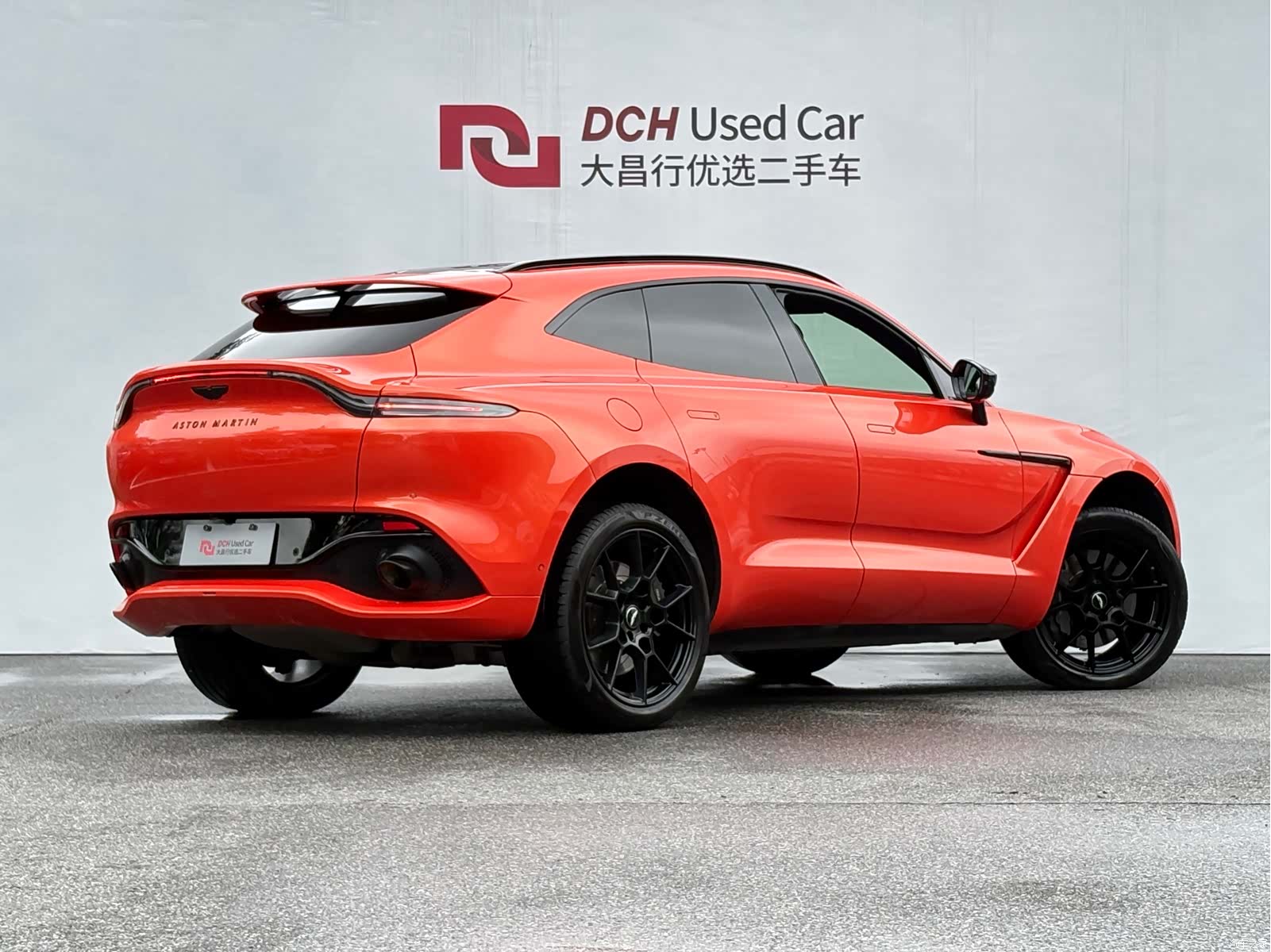 Aston Martin DBX, 2022 3