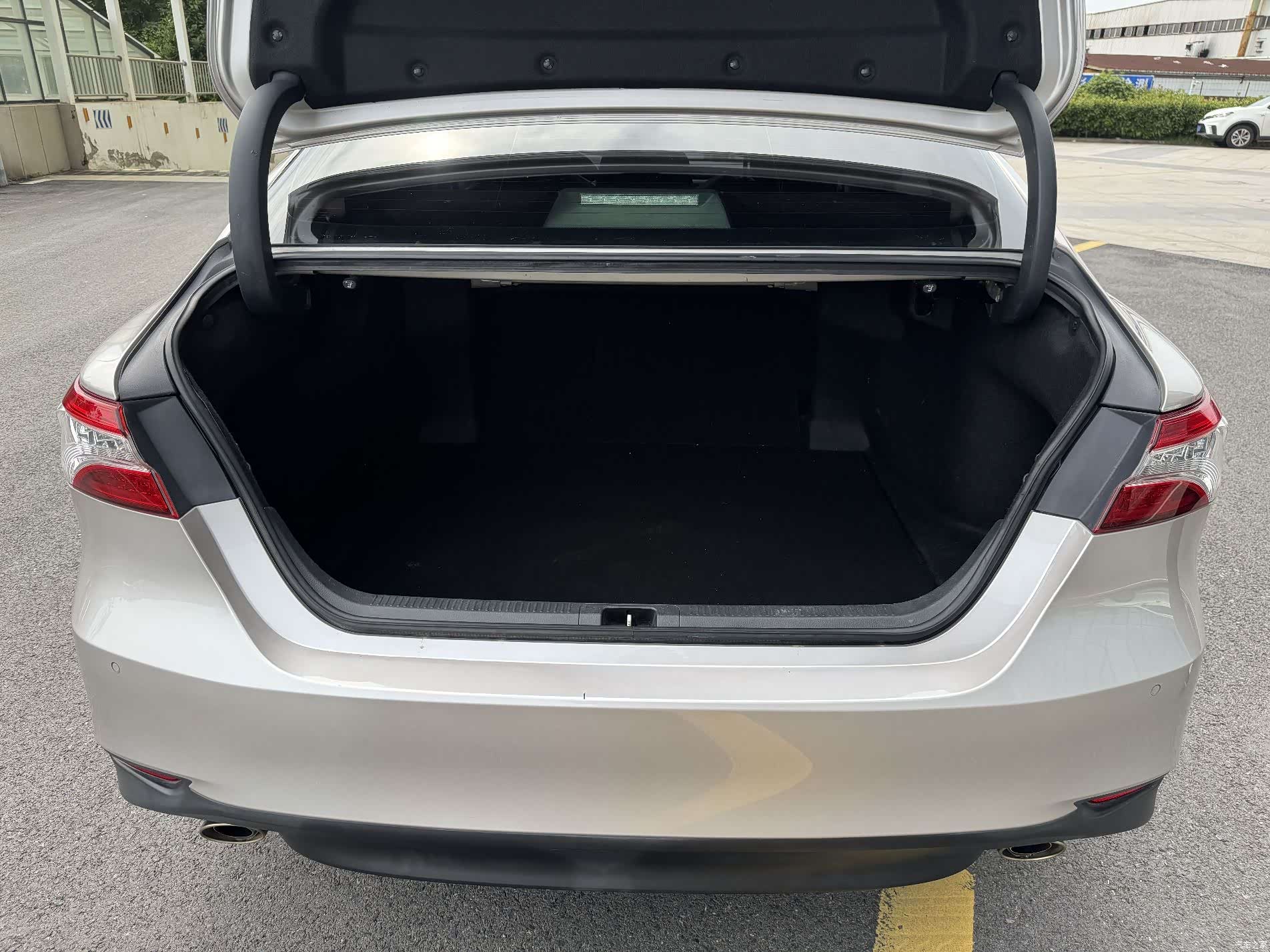 Toyota Camry, 2019 19