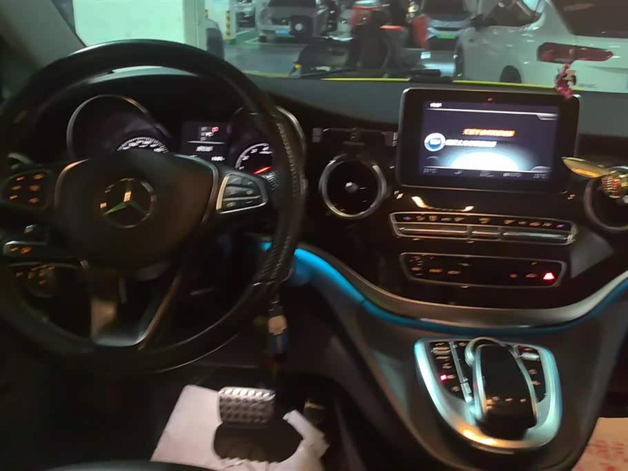 Mercedes-Benz V-class