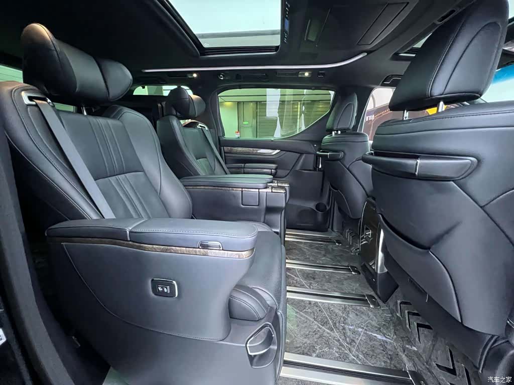Toyota Vellfire, 2023 21