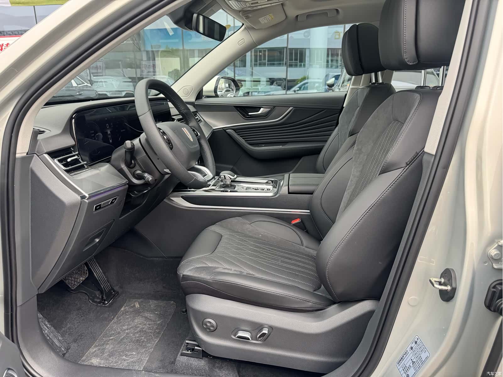 Hongqi HS5, 2026 11