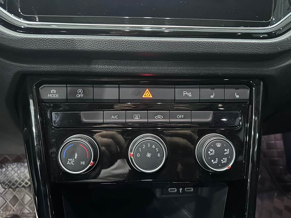 Volkswagen T-ROC exploring Songs