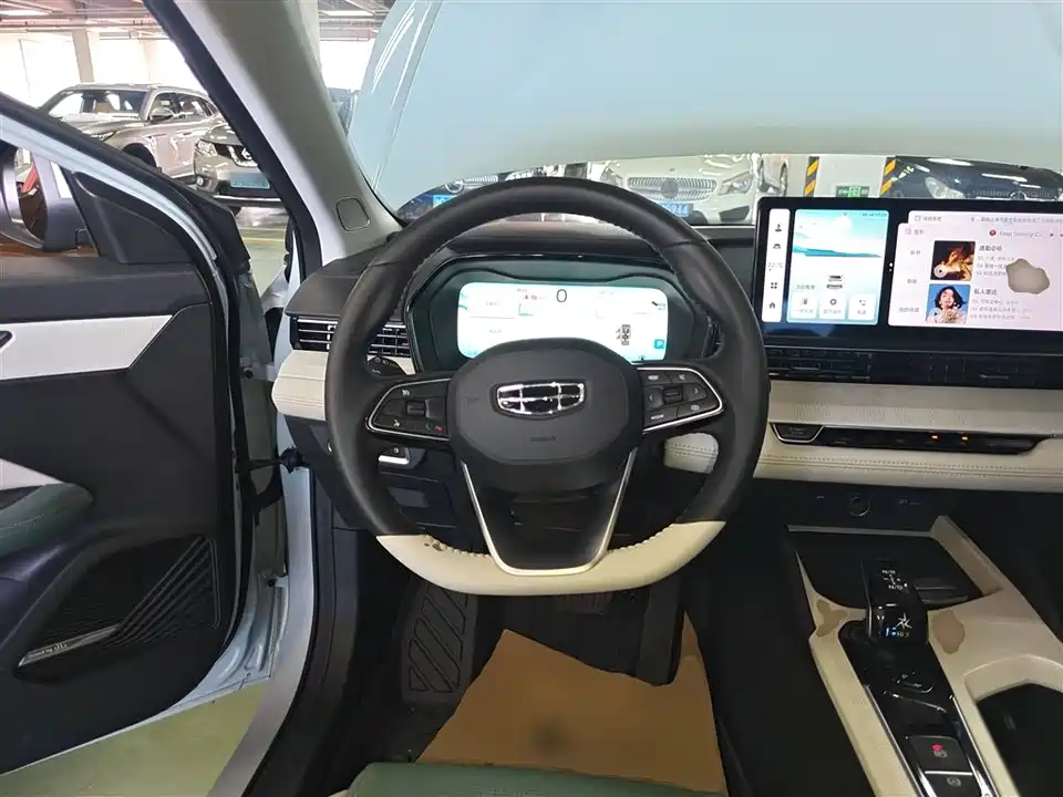 Geely Emgrand L HiP Geely Emgrand L HiP