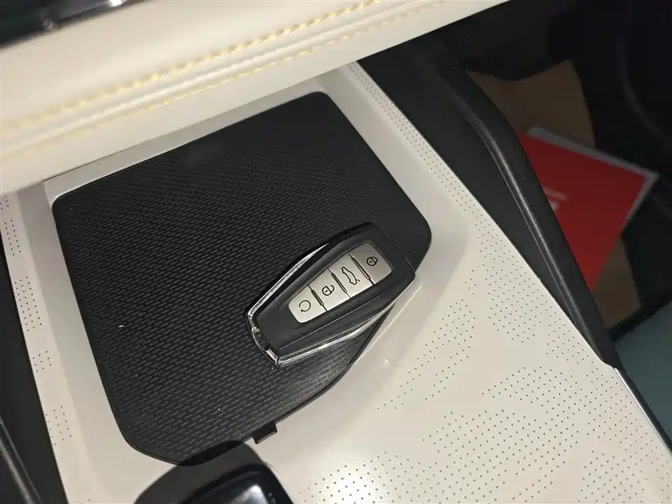 Geely Emgrand L HiP Geely Emgrand L HiP