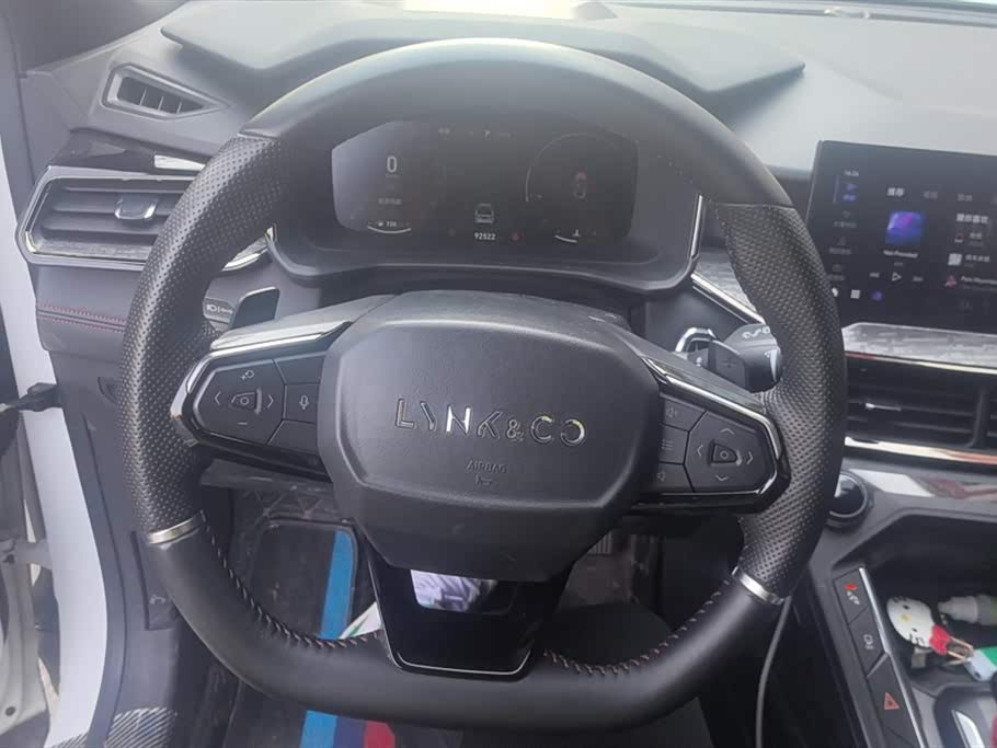 Lynk & Co 06