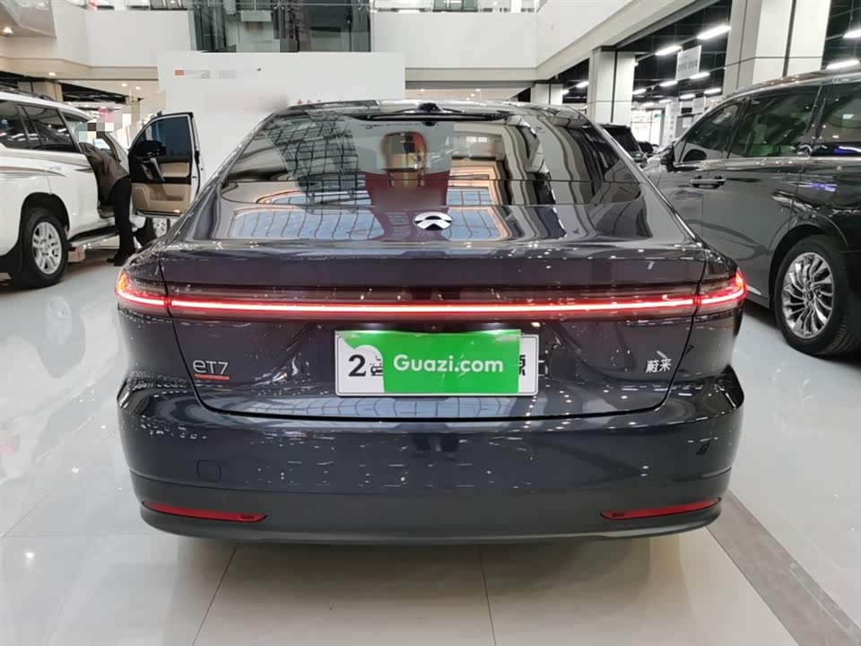 NIO ET7