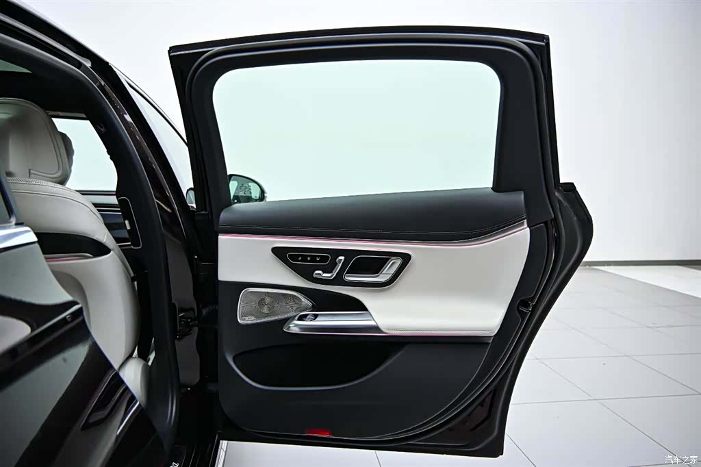 Mercedes-Benz E-Class, 2024 22