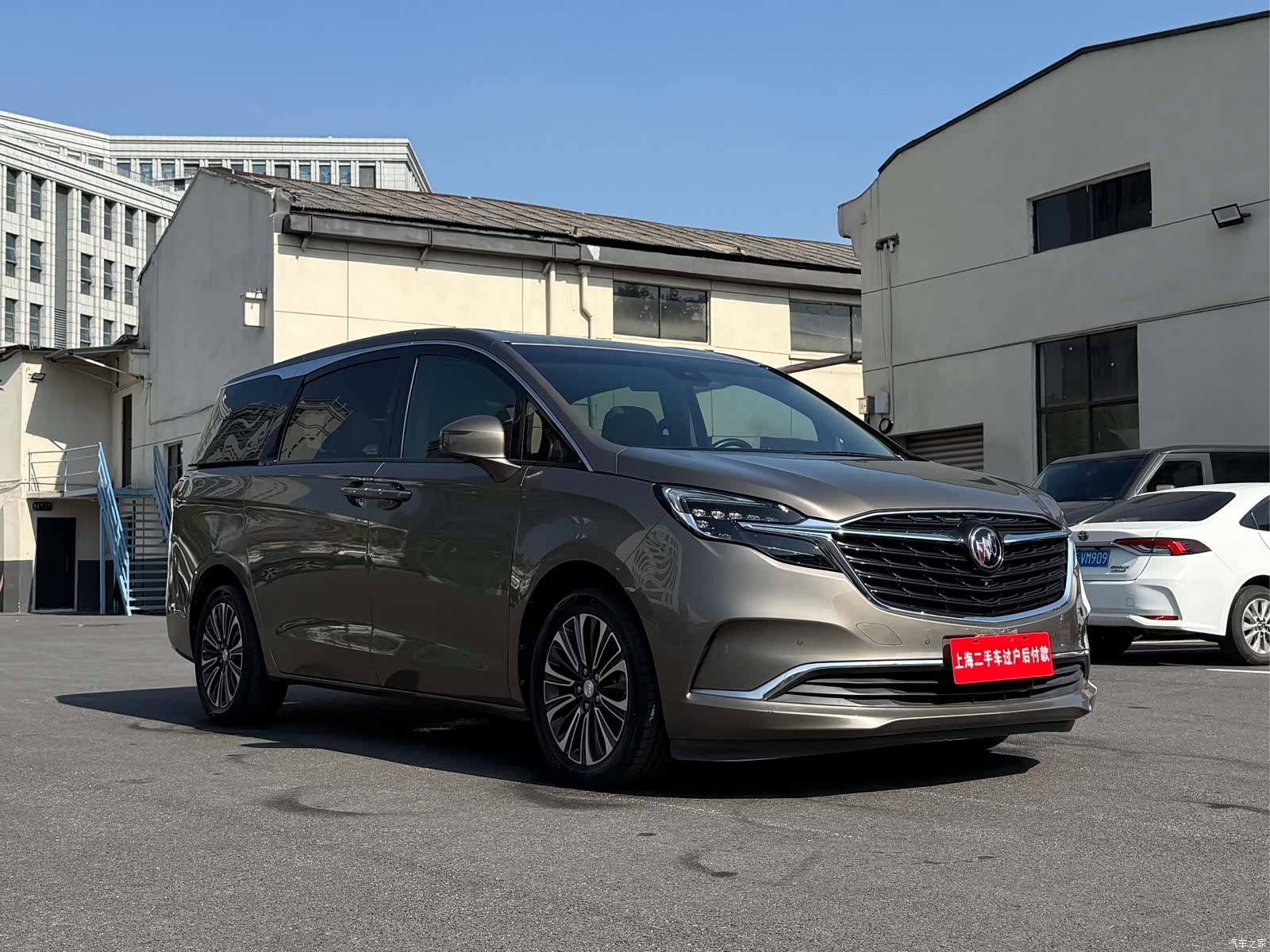 Buick GL8, 2020 3